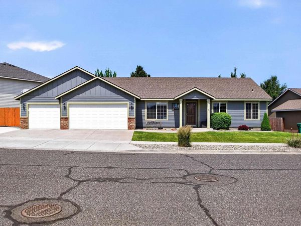 3702 W 22nd Ave, Kennewick, WA 99338