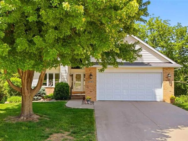 2107 Glen Oaks Knoll, Coralville, IA 52241
