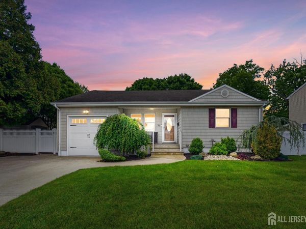 31 Middle Hill Road, Colonia, NJ 07067