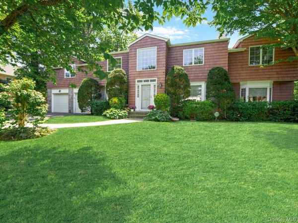 11 Round Hill Road , Great Neck, NY 11020