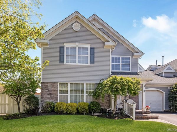 8 Hannah Lane , Middle Island, NY 11953