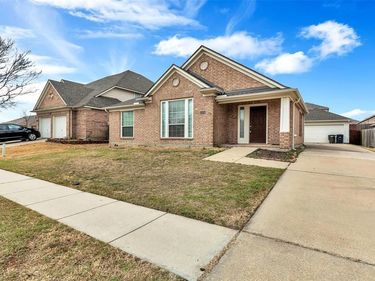 10209 Fossil Valley Drive, Fort Worth, TX 76131