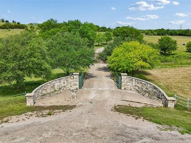 171 Treetop Drive, Fort Worth, TX 76126