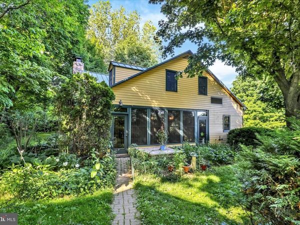 1095 TEXTER MOUNTAIN ROAD, ROBESONIA, PA 19551