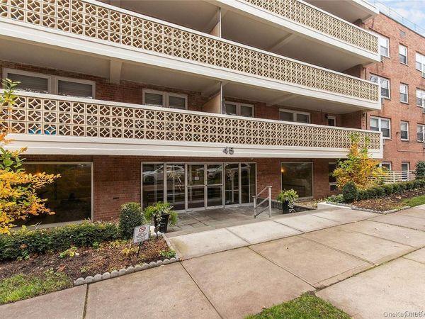 45 HILLPARK Avenue , Unit 2L, Great Neck, NY 11021