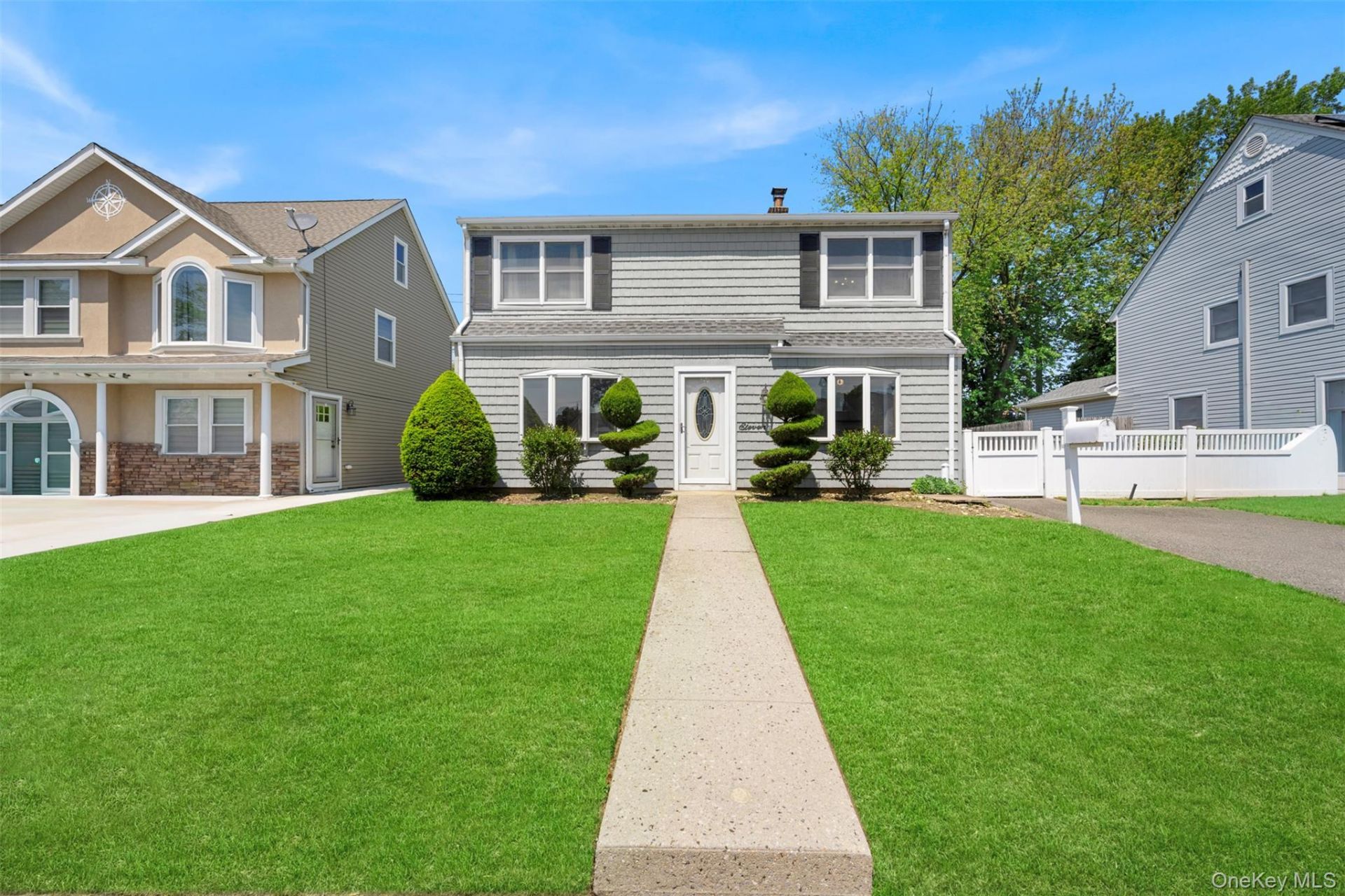11 Balsam Lane, Levittown, NY 11756 Main Photo