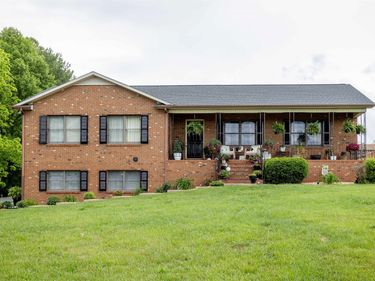 11 MEADOWBROOK DR, STUARTS DRAFT, VA 24477