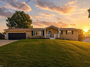 1704 Plymouth Knoll Avenue NW, Massillon, OH 44646