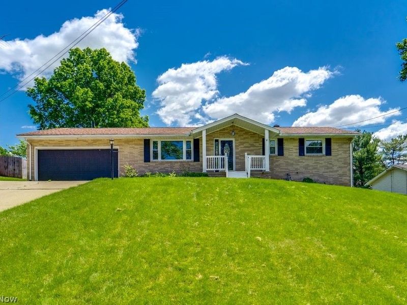 1704 Plymouth Knoll Avenue NW, Massillon, OH 44646 Photo 2