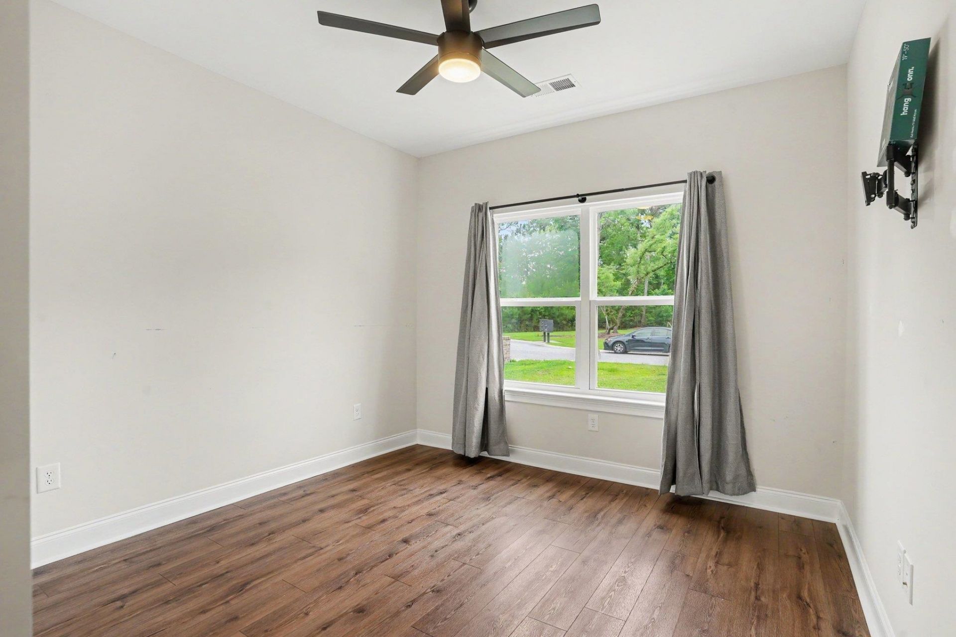 663 Belmont Dr. Photo 17