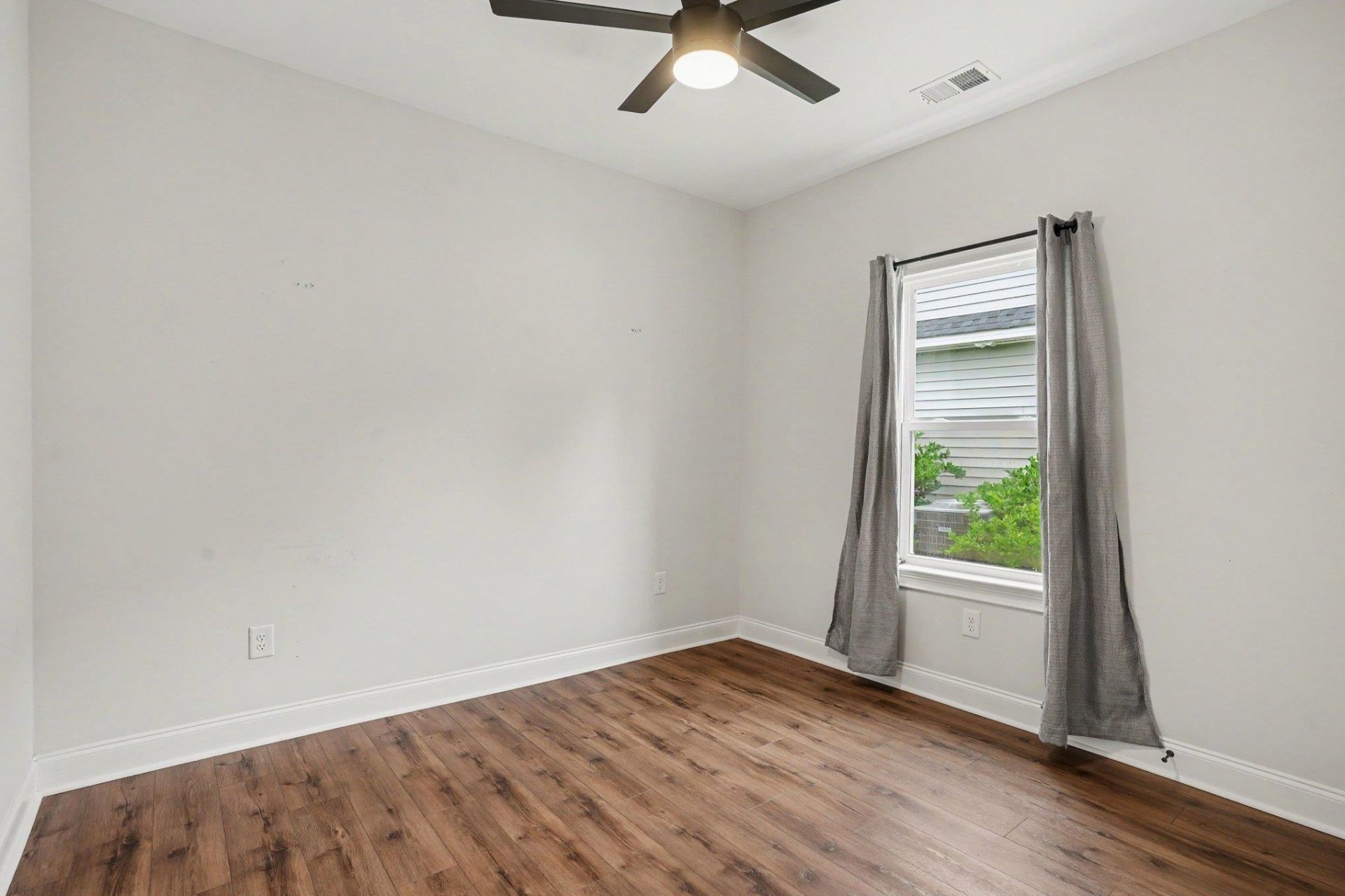 663 Belmont Dr. Photo 19