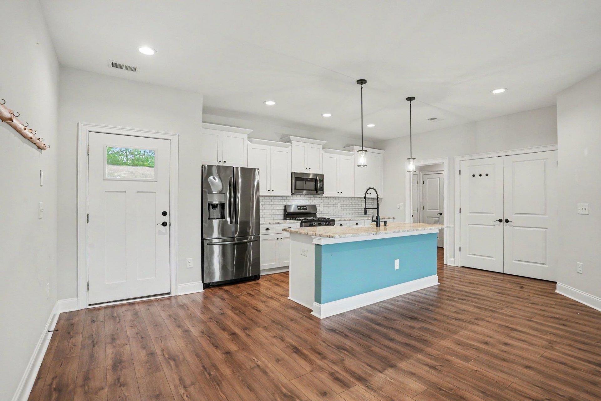 663 Belmont Dr. Photo 5