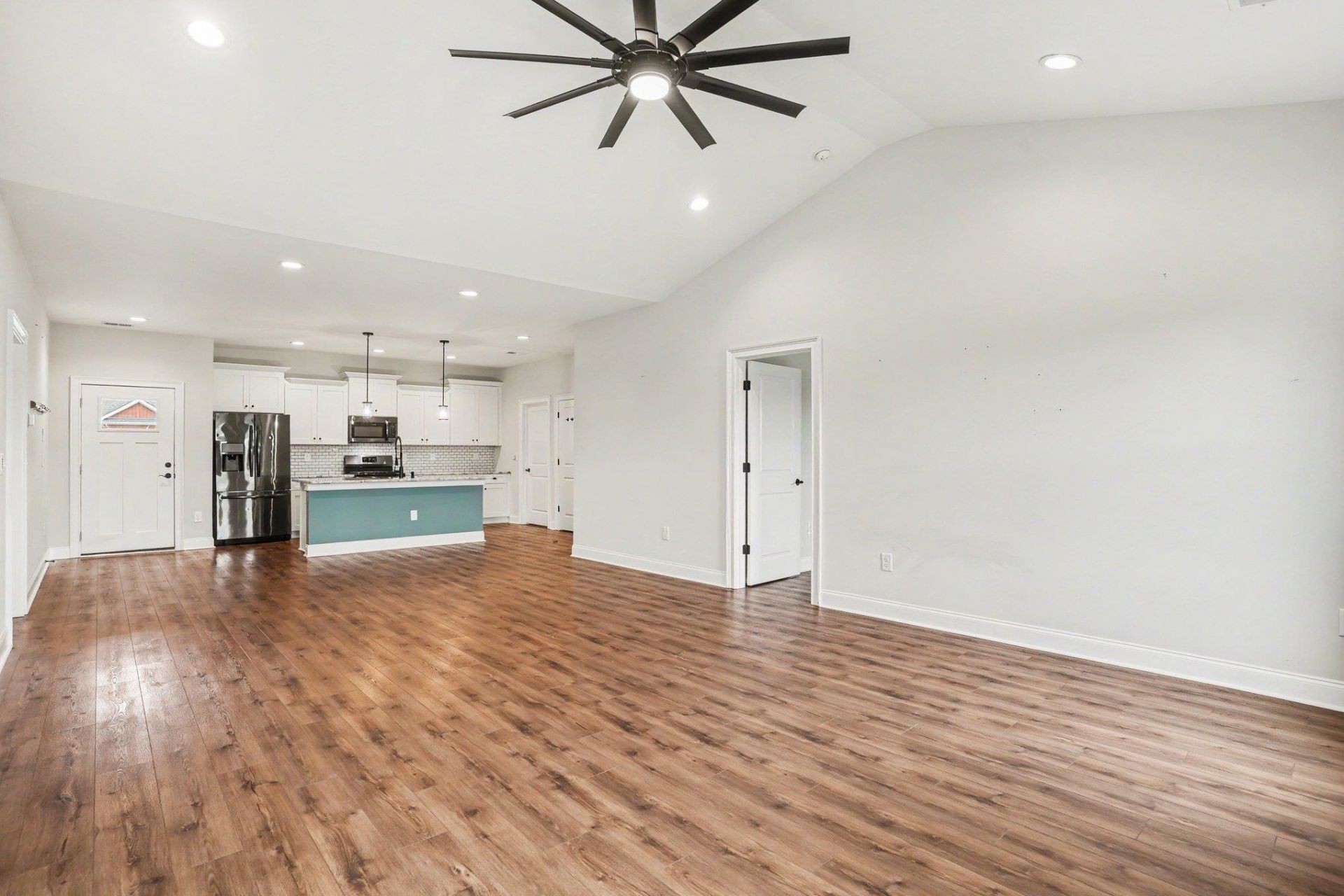 663 Belmont Dr. Photo 8