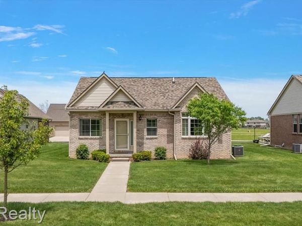 23934 Meadows Avenue, Flat Rock, MI 48134
