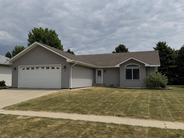 1911 Pebble Beach Cir, Brookings, SD 57006
