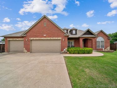 1401 S Choctaw Street , Skiatook, OK 74070