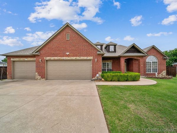 1401 S Choctaw Street , Skiatook, OK 74070