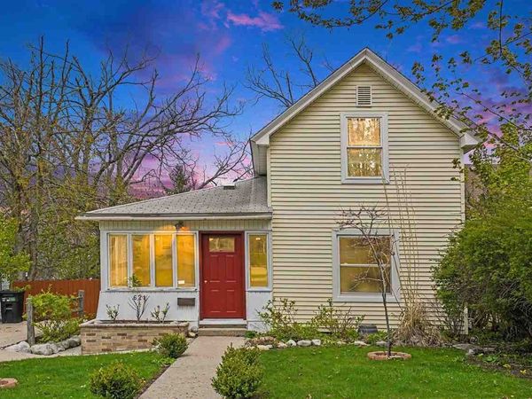 621 Grove Street, Petoskey, MI 49770