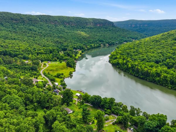 20045 River Canyon Road, Chattanooga, TN 37405