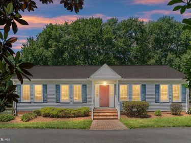 210 S HUGHES STREET , HAMILTON, VA 20158