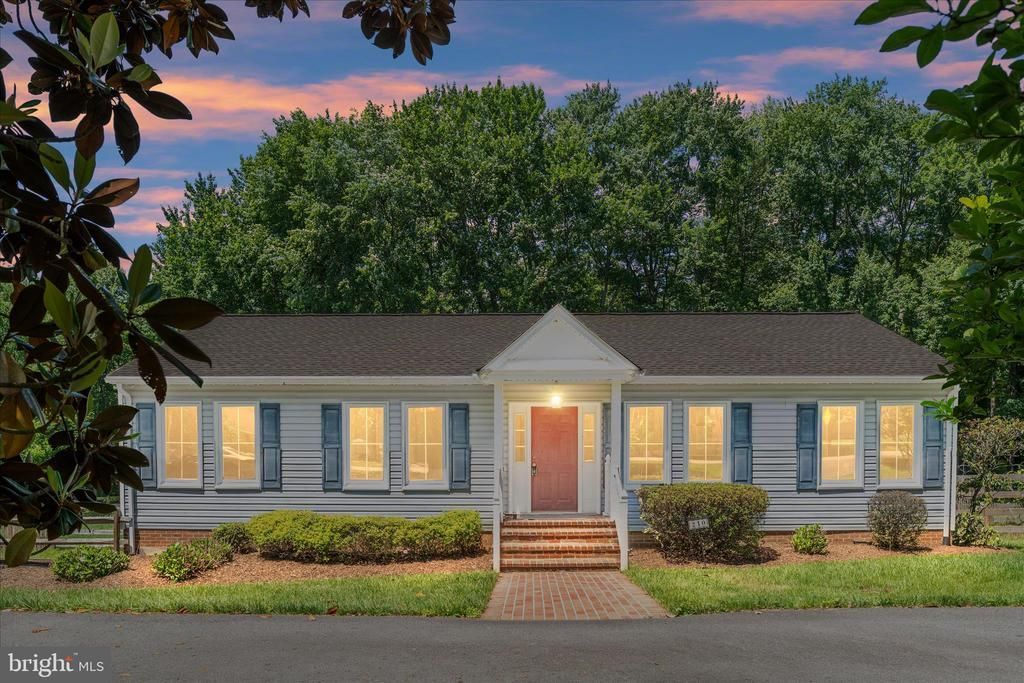 210 S Hughes Street, Hamilton, VA 20158 Main Photo
