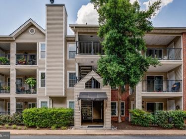 3308 WYNDHAM CIRCLE, Unit 124, ALEXANDRIA, VA 22302