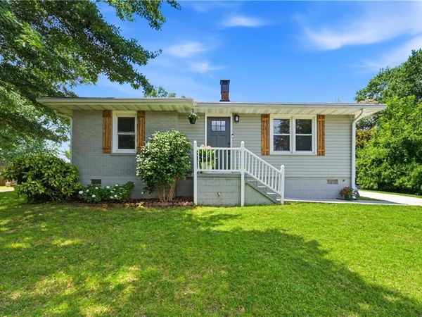 851 Mclinden Avenue SE, Smyrna, GA 30080