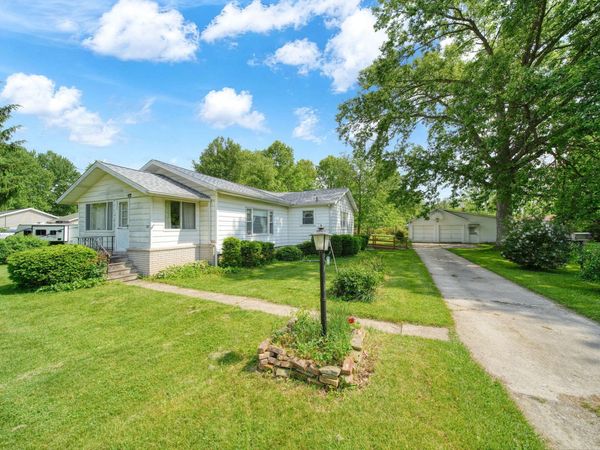 225 Center Court, Jackson, MI 49201