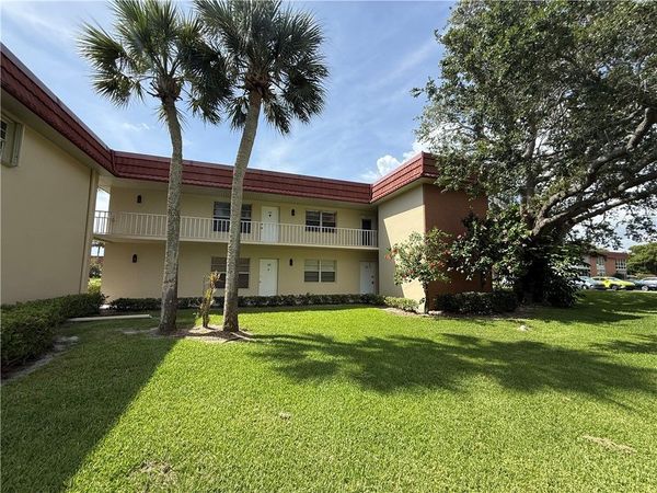 99 Spring Lake Drive, Unit 101, Vero Beach, FL 32962