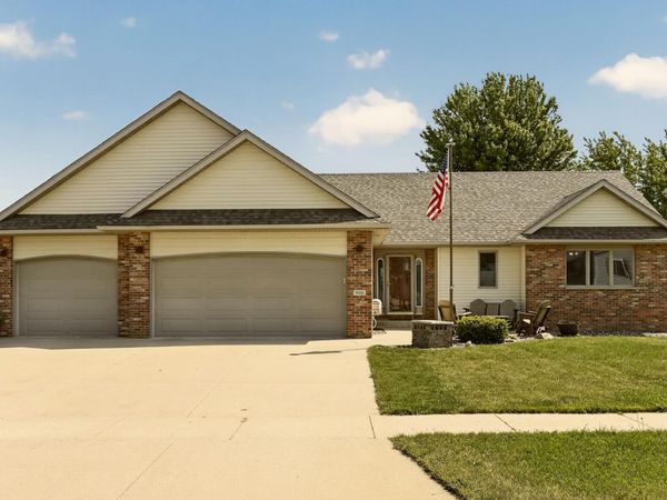 906 Bucknell Boulevard SE, Stewartville, MN 55976