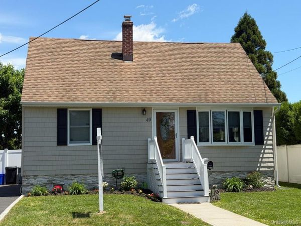 49 Mortimer Avenue , Babylon, NY 11702