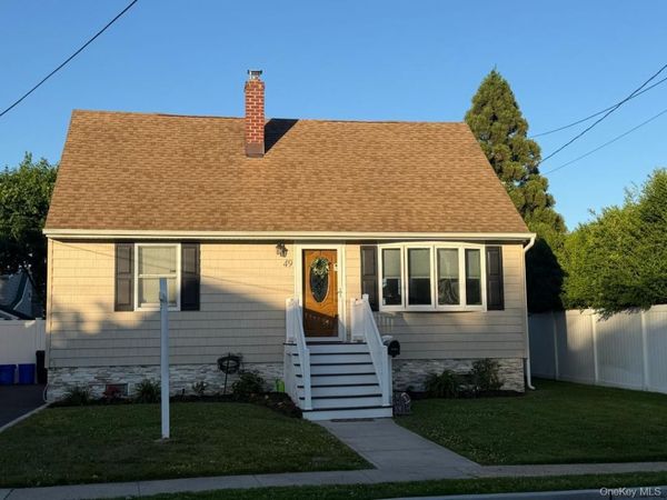 49 Mortimer Avenue , Babylon, NY 11702