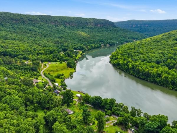 20045 River Canyon Road , Chattanooga, TN 37405
