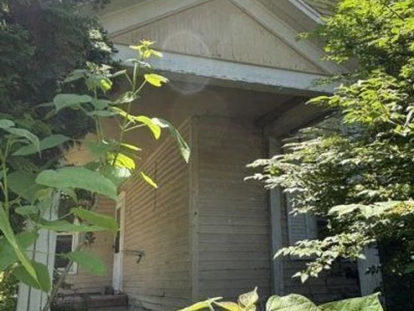 1213 W Ottawa Street, Lansing, MI 48915