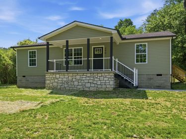 290 Walton Road, Irvine, KY 40336