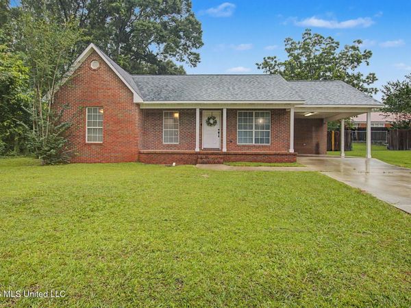 105 Hall Street, Wiggins, MS 39577