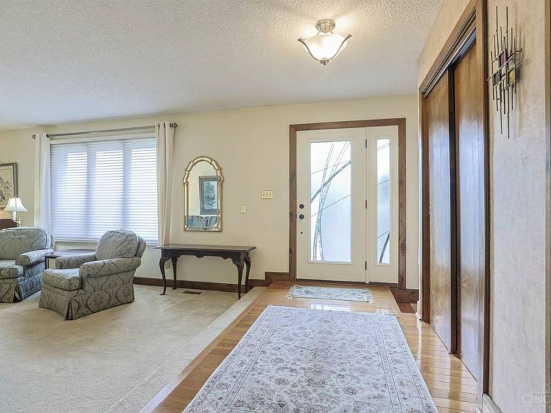 19 Lora Lane, Hamilton, OH 45013 Photo 5