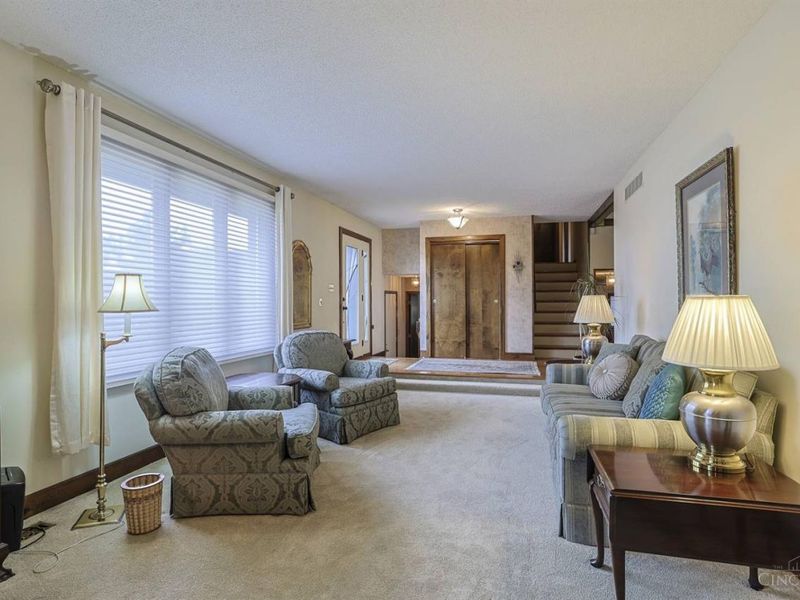 19 Lora Lane, Hamilton, OH 45013 Photo 9