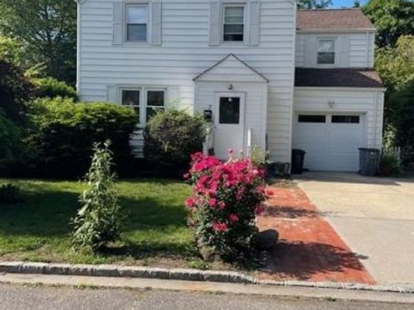 7 Appletree Lane , Great Neck, NY 11023