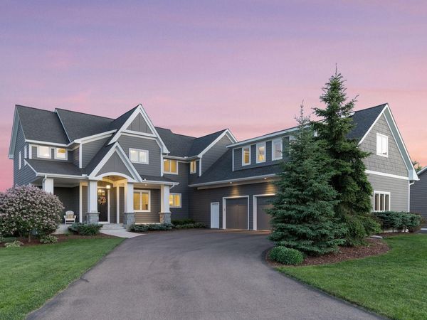 2880 Fairway Drive, Chaska, MN 55318