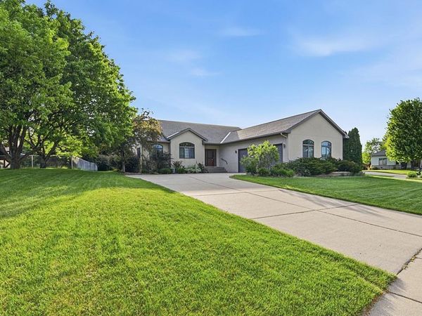 11 Moon Circle , Saint Cloud, MN 56301