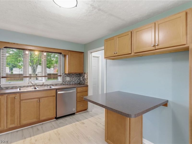 537 Randall Road , Elyria, OH 44035 Photo 15
