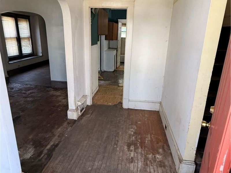 3921 Poe Avenue , Cleveland, OH 44109 Photo 6