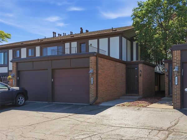 216 Country Club Drive, St. Clair Shores, MI 48082
