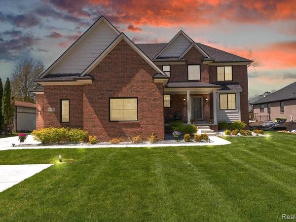 47705 Card Road, Macomb Twp, MI 48044