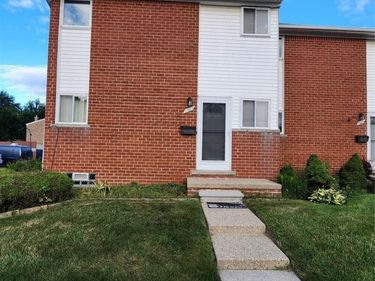 8665 Sterling, Center Line, MI 48015