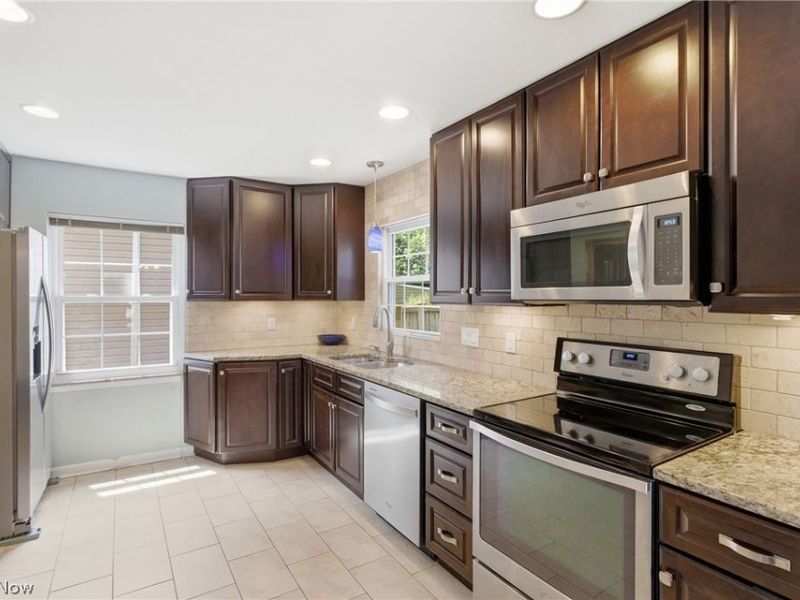 430 Canterbury Road , Bay Village, OH 44140 Photo 16