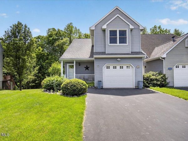96 Cooks Court, Halfmoon, NY 12188