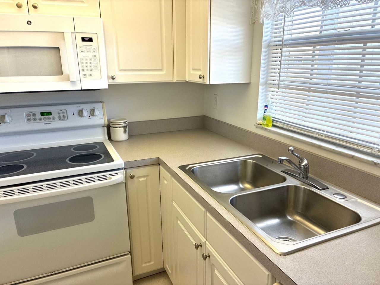 4703 1st Court W, Unit 393, Bradenton, FL 34207 Photo