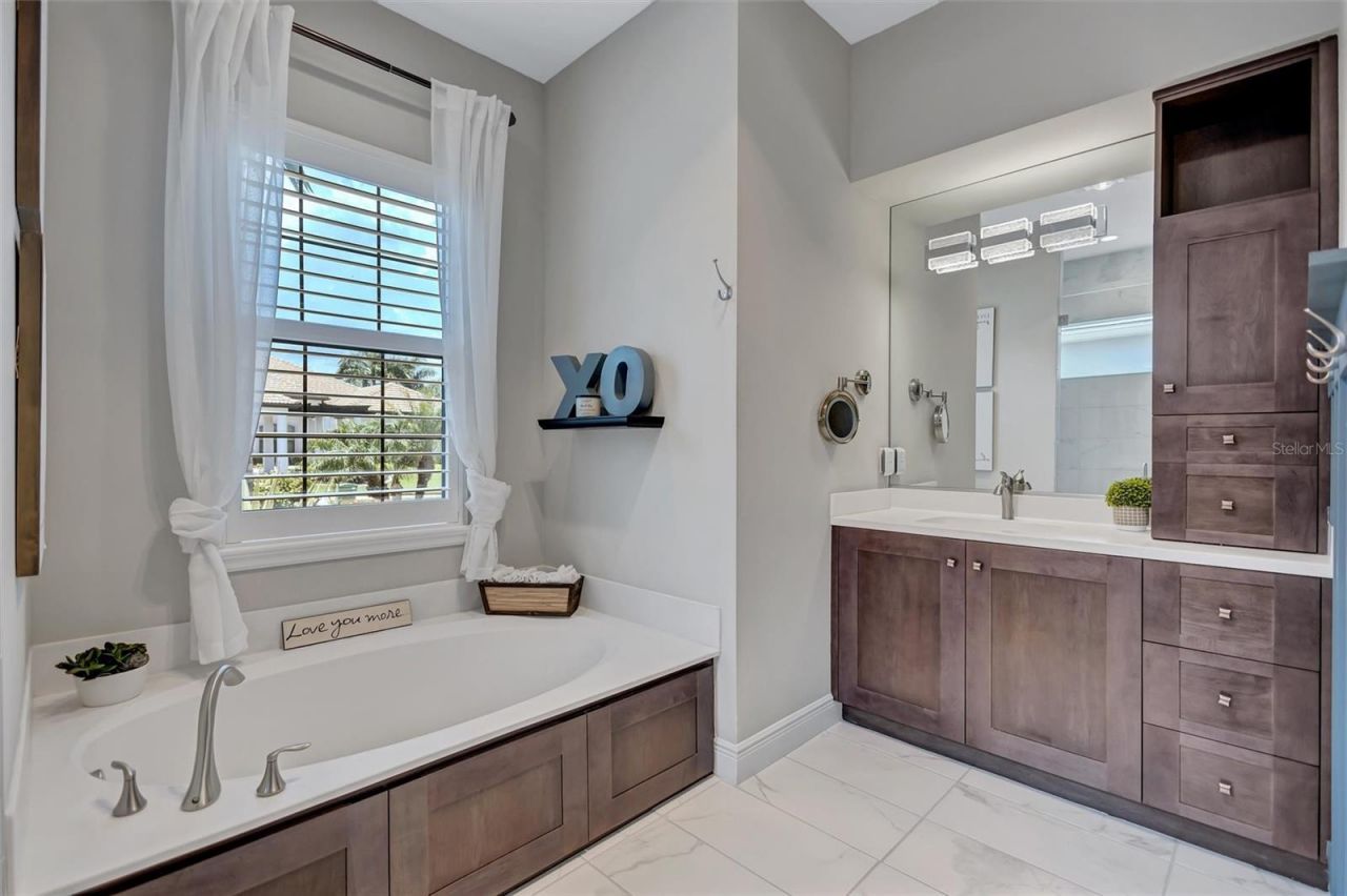 591 Mast Drive, Bradenton, FL 34208 Photo